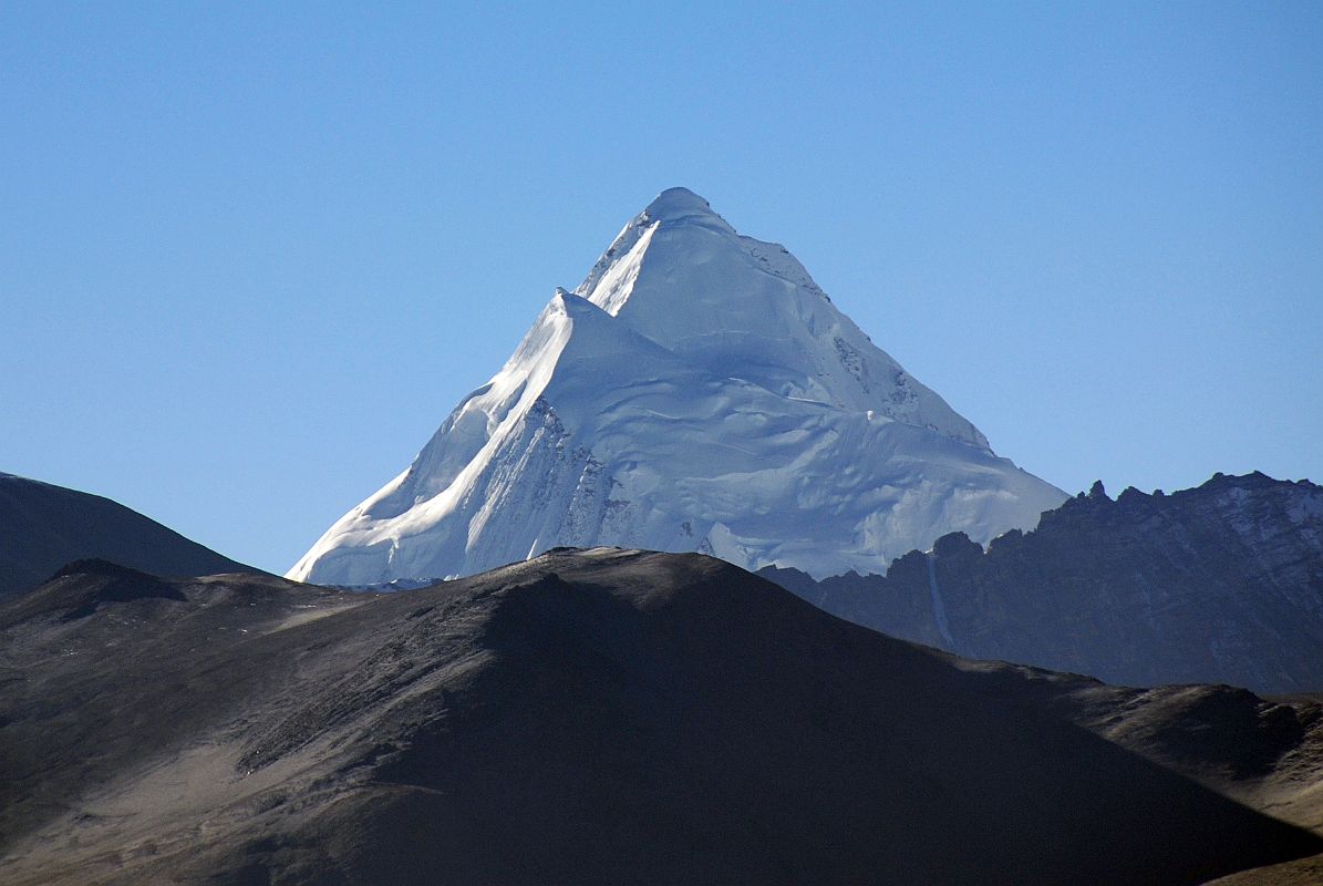 15 Lobuche Kang II From Tong La The first ascent of Labuche Kang II (7072m) in Tibet was carried out by the Swiss Alpine Club expedition with Christian Meillard, Thierry Bionda et Andr� M�ller reaching the top on April 30, 1995; Simon Perritaz, Andr� Geiser and Pierre Robert followed on May 2; finally, Dominique Gouzi, Carole Milz, Heinz H�gli and Doris L�scher succeeded on May 5.
